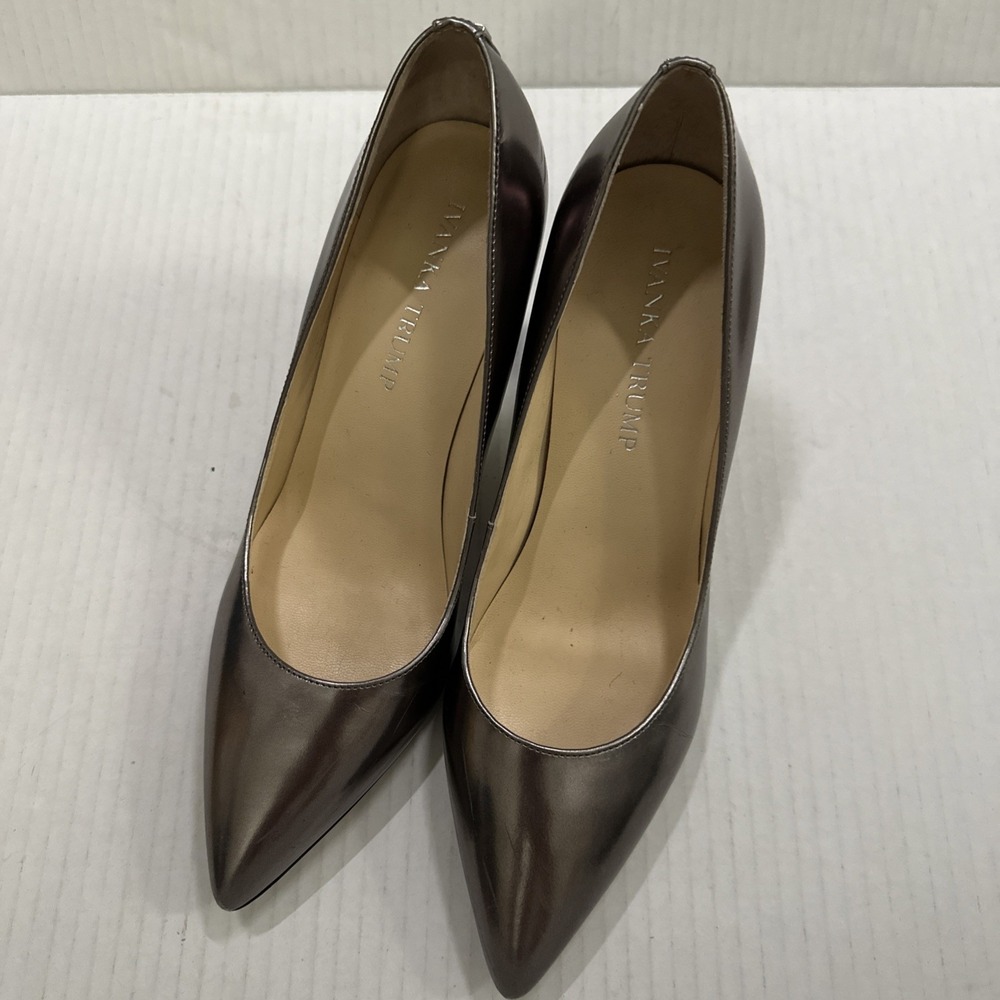 Ivanka Trump LYSA Silver Patent Leather Size 6M Slip On Block Heel Pumps - Picture 7 of 11